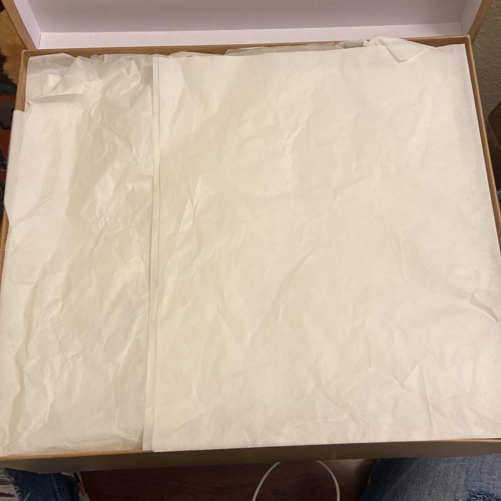 Red Bottomss - Picture 2 of 5